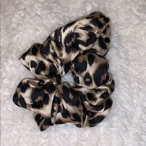 WILL ADD TO BUNDLE! Leopard scrunchie